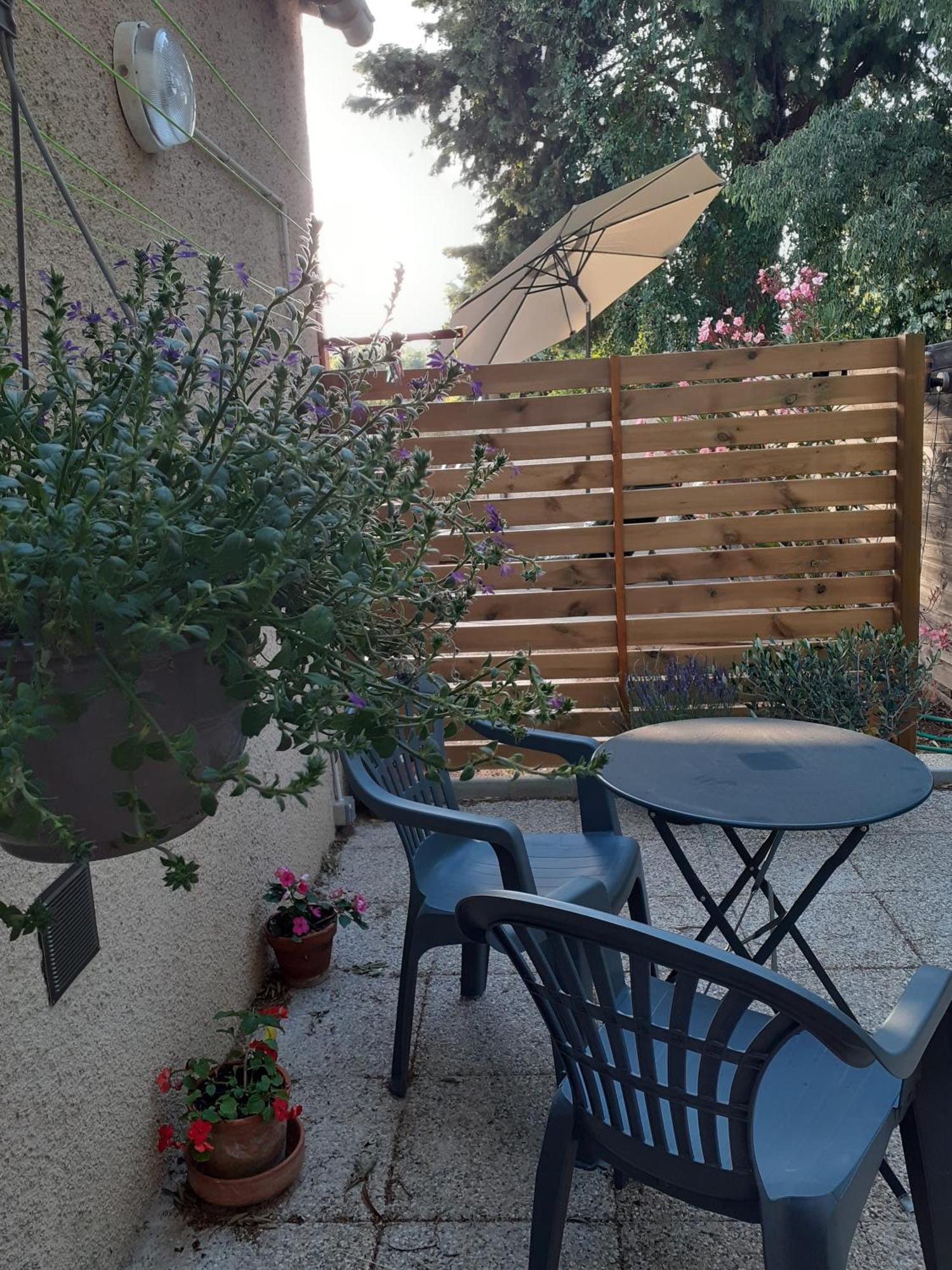 Location Saisonniere Avec Piscine Et Terrasse Au Pied Du Luberon Hotel Lauris ภายนอก รูปภาพ